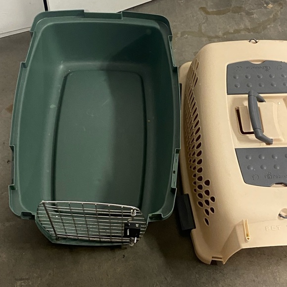 Pet Taxi size 22” x13” used in good condition - Picture 4 of 5